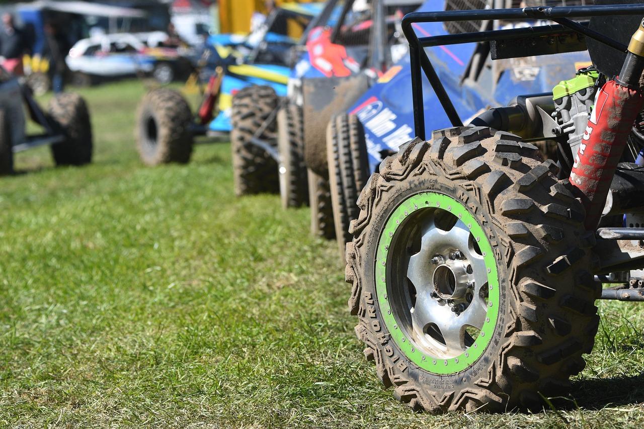 Keeping an Eye on Competitors: Learning from the Best